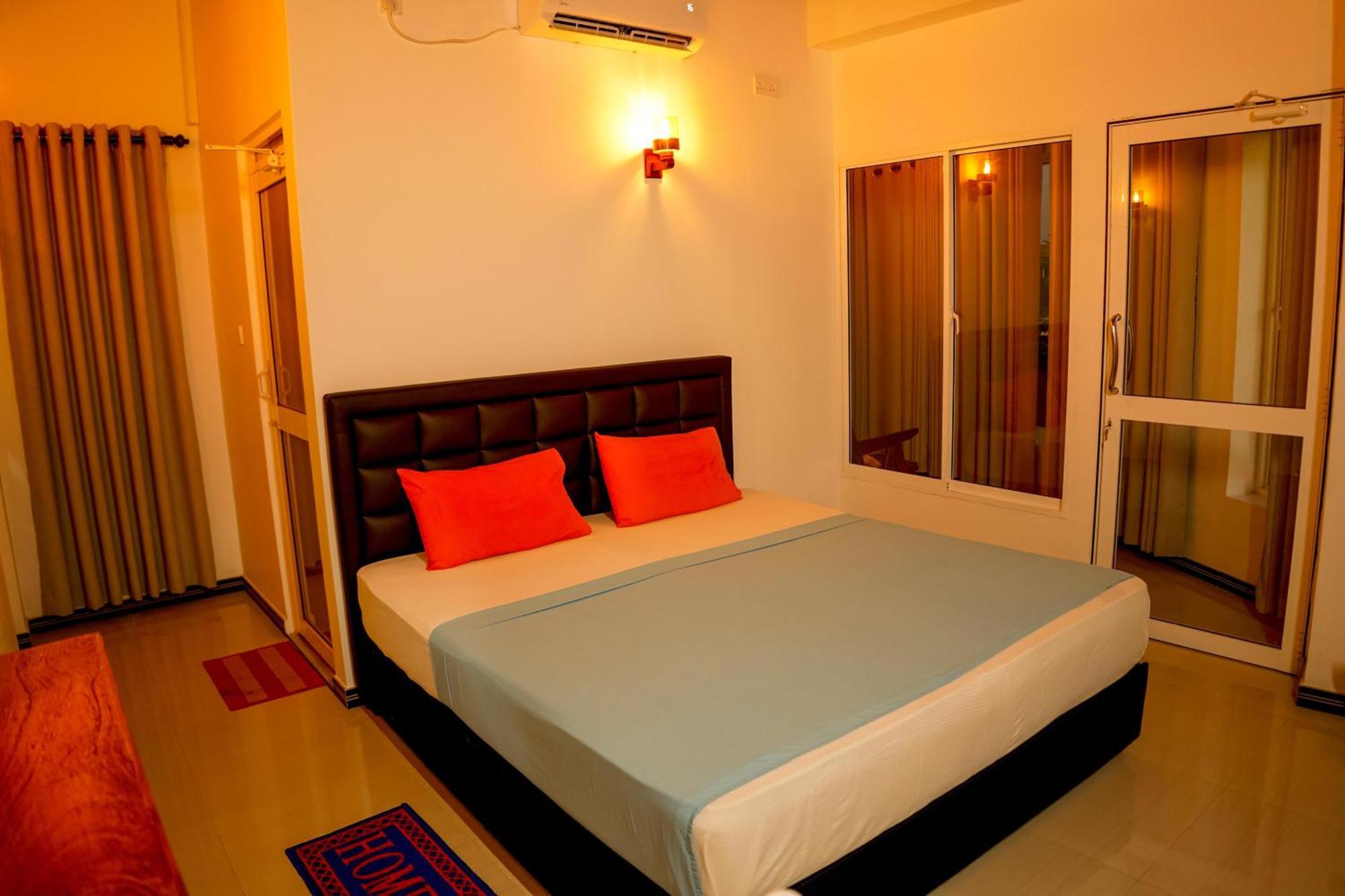 Peacock Beach Hotel Unawatuna Eksteriør bilde
