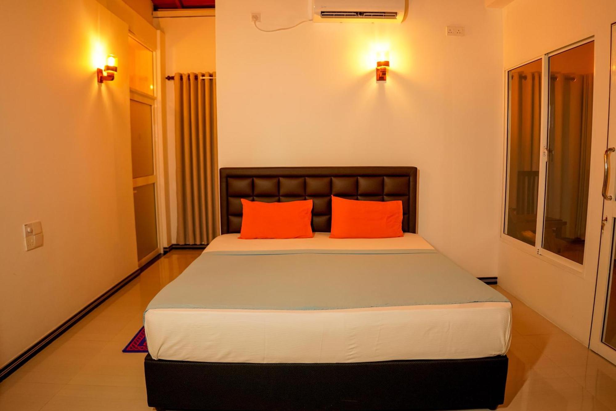 Peacock Beach Hotel Unawatuna Eksteriør bilde
