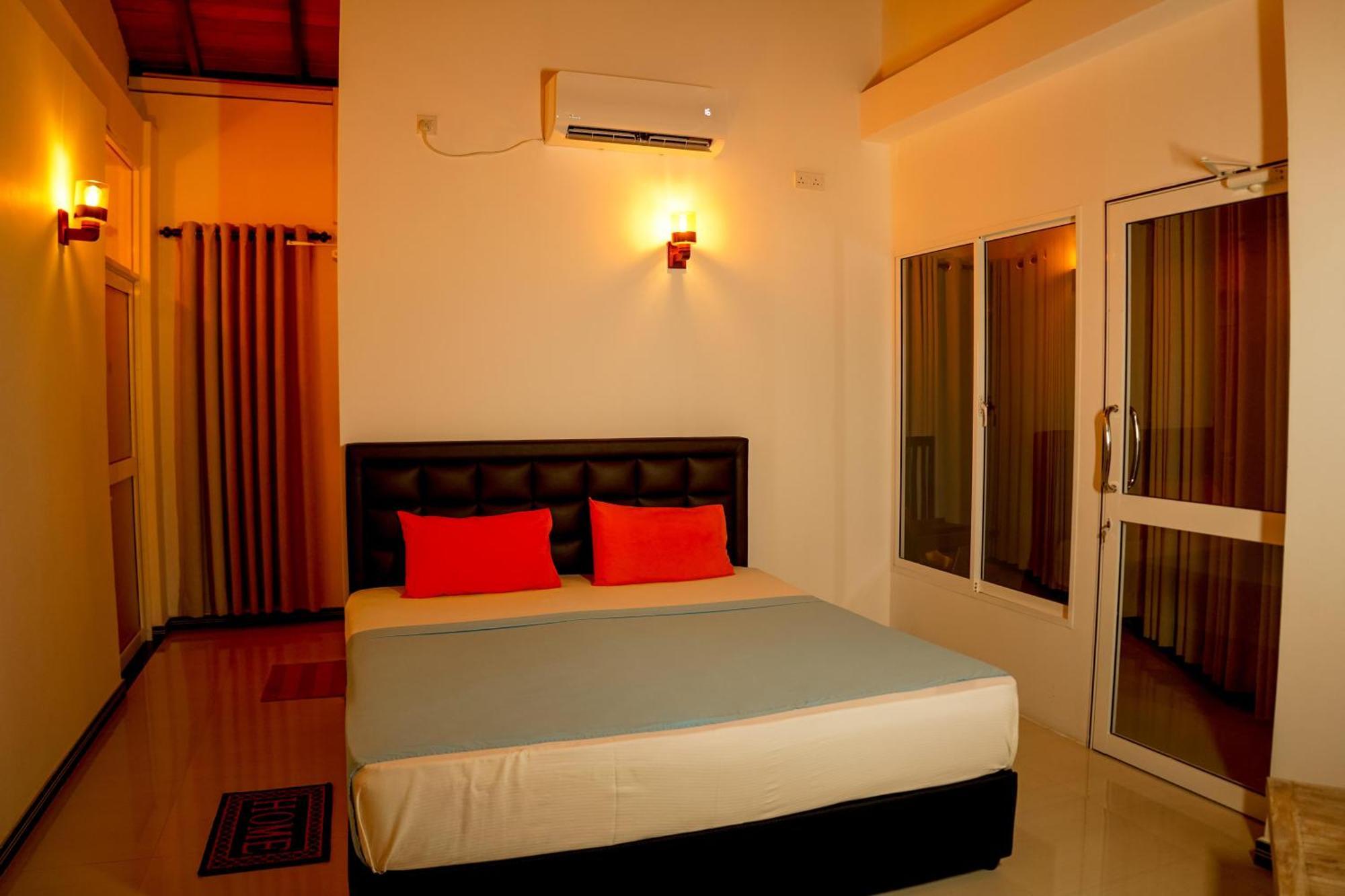 Peacock Beach Hotel Unawatuna Eksteriør bilde