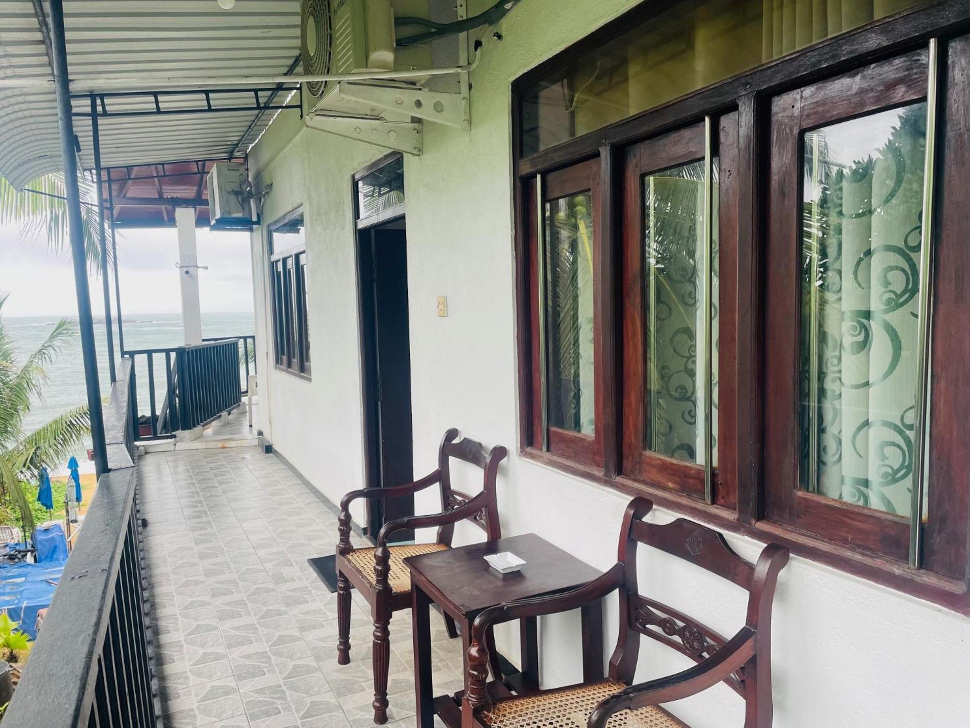 Peacock Beach Hotel Unawatuna Eksteriør bilde